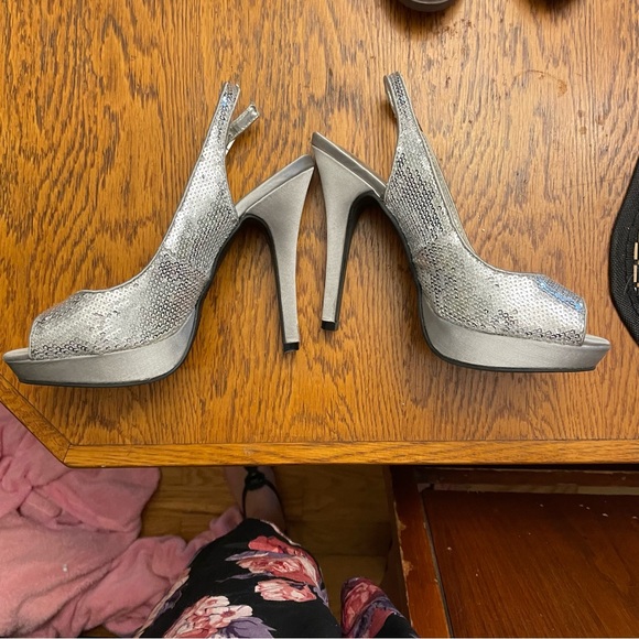 Silver sequin heels - Picture 3 of 4